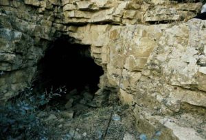 غار هفت خم تله سیاه کوه